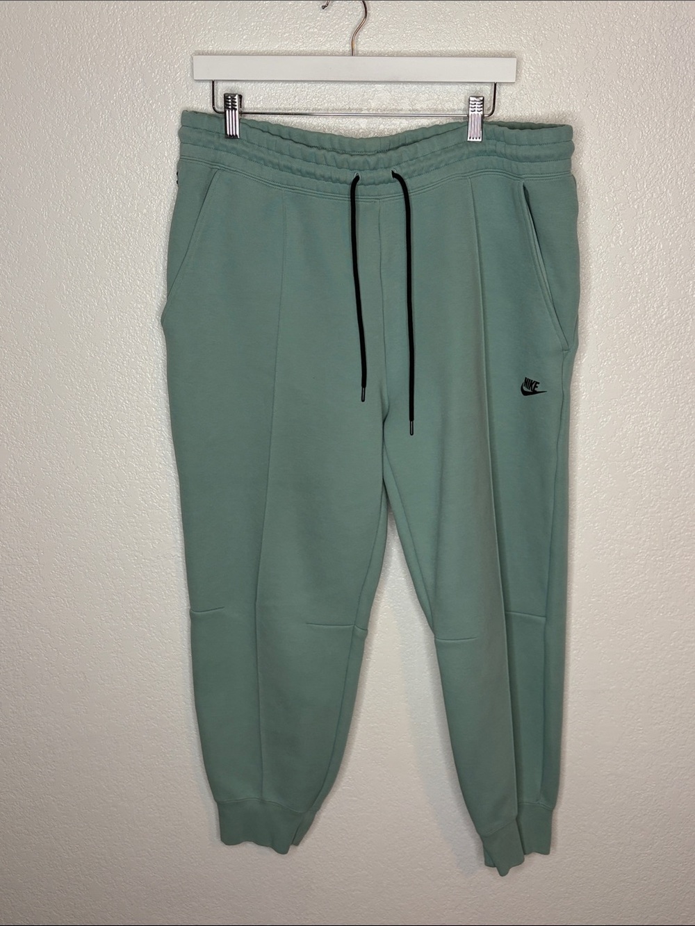 Nike Mica Green Tech Fleece Jogger Sweat Pants Size XL Short Activewear